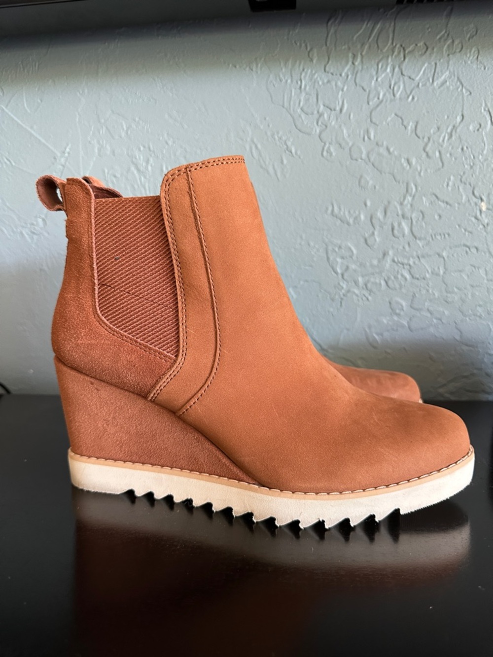 Tom’s Women's Tan Wedge Boot
